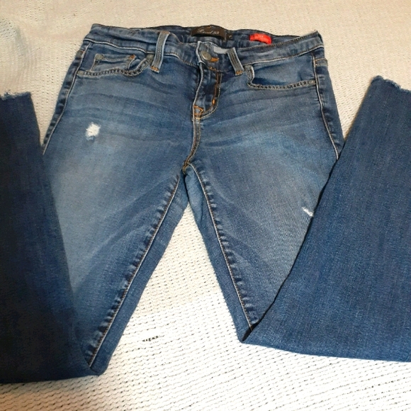 Level 99 Jean's size 26. Blue distressed cropped - Picture 1 of 8